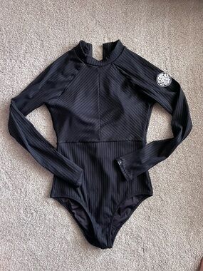 Rip Curl Black Ribbed Long-Sleeve women’s One-Piece Swimsuit/wetsuit